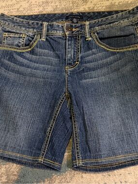 Tommy Hilfiger Size 6 Denim Shorts